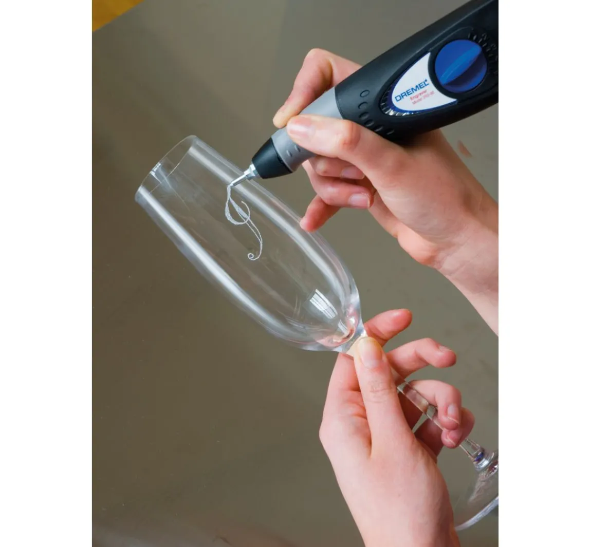 New DREMEL 682 Glasgravurset