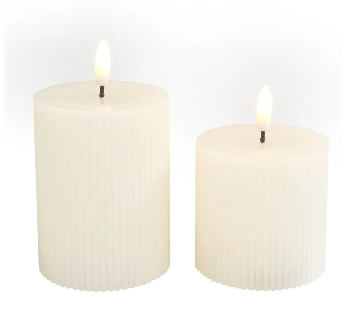 Discount ohne Marke LED-Echtwachskerze "Gerillt", 2er Set, mit Timer 6/18 Std.