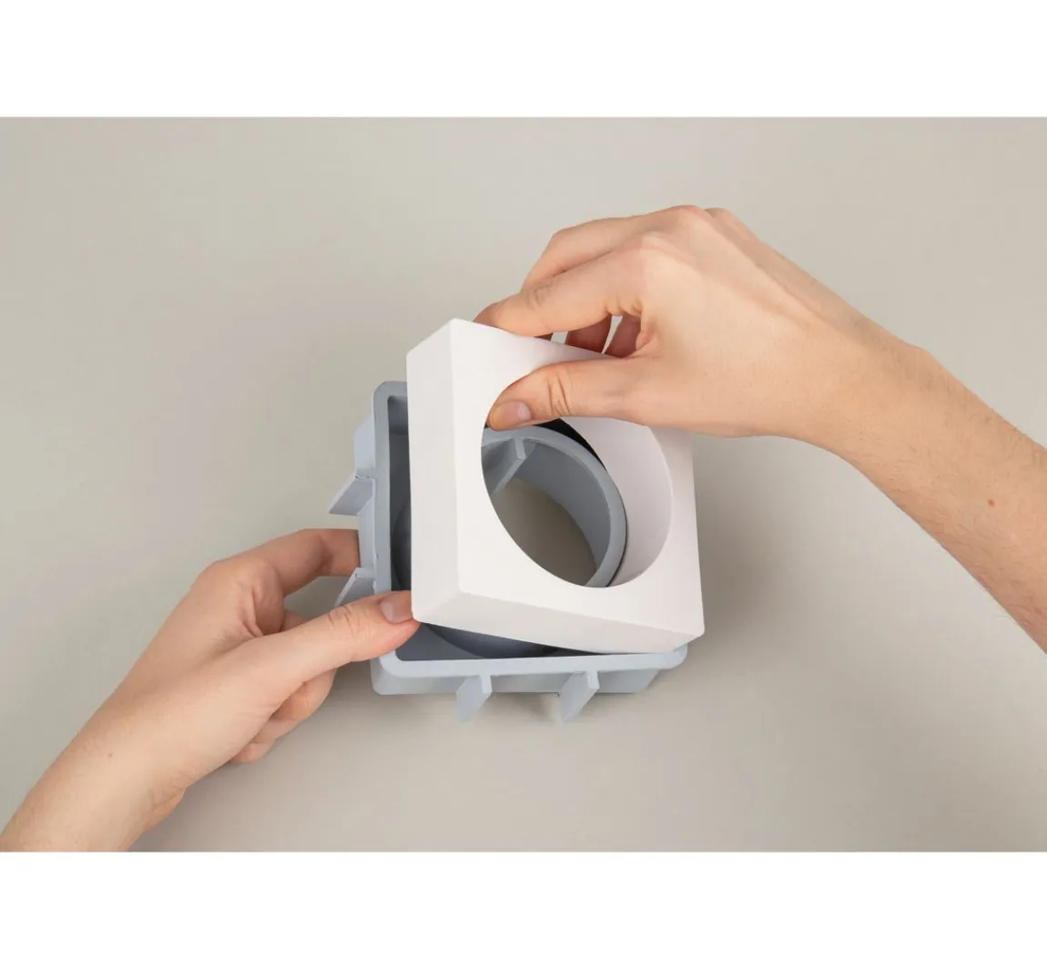Hot Rayher Silikon Gießform "Vase Quadrat mit Kreis"