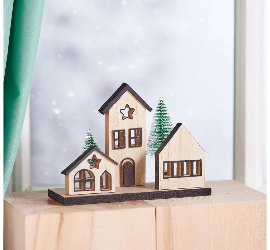 VBS Holzbausatz "Weihnachtshäuser mit Tannen"